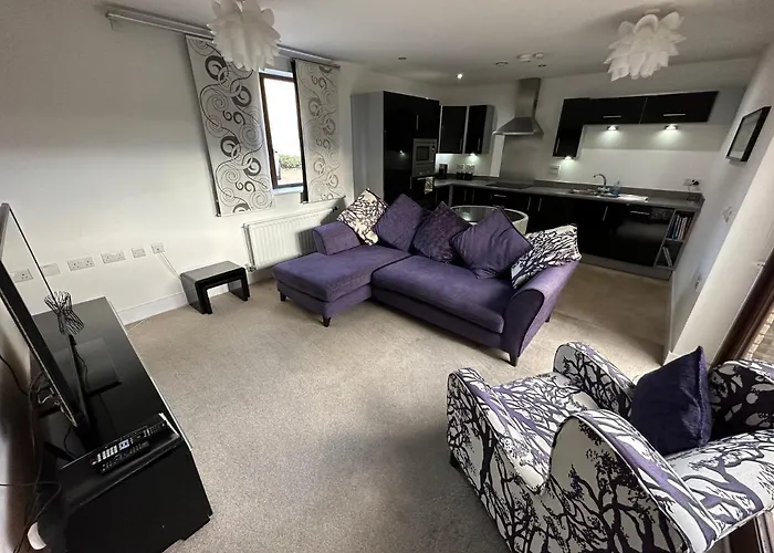 2 Bedroom Riverside Property With Roof Terrace
